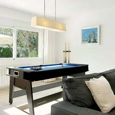 Esquina Luxury 5 Bed 5 Bath *